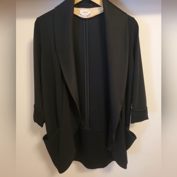 Aritzia Wilfred Chevalier blazer jacket. Satin parts. Size 2. - Picture 2 of 10